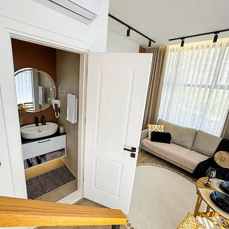 51 Sunny Deluxe * Sarandë