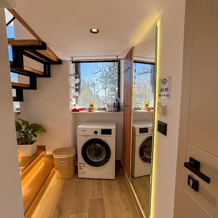 51 Sunny Deluxe Apartment Sarandë